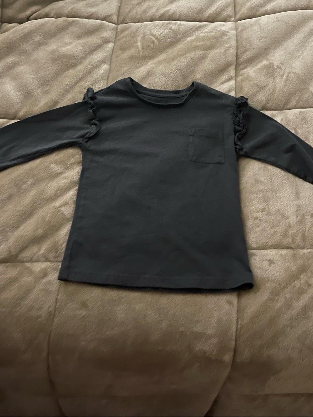 Nutmeg Girls' Long-Sleeve Ruffle Shoulder Pocket Tee - Black